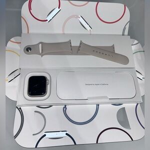 40MM Apple Watch SE With Cracked Screen